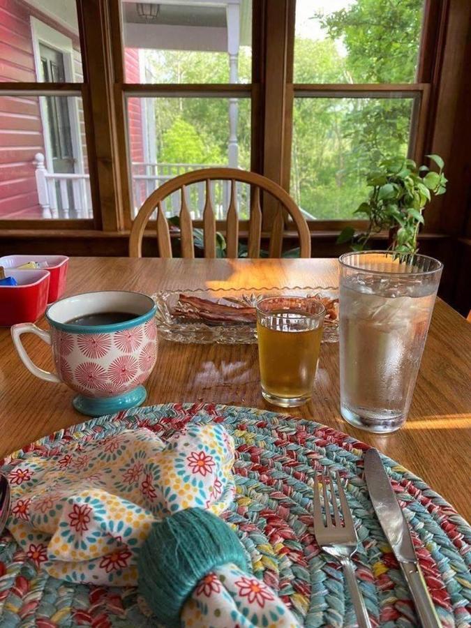 Plain & Fancy Bed & Breakfast Ironton 外观 照片