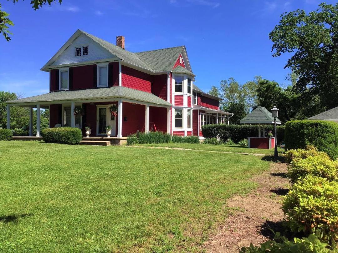Plain & Fancy Bed & Breakfast Ironton 外观 照片