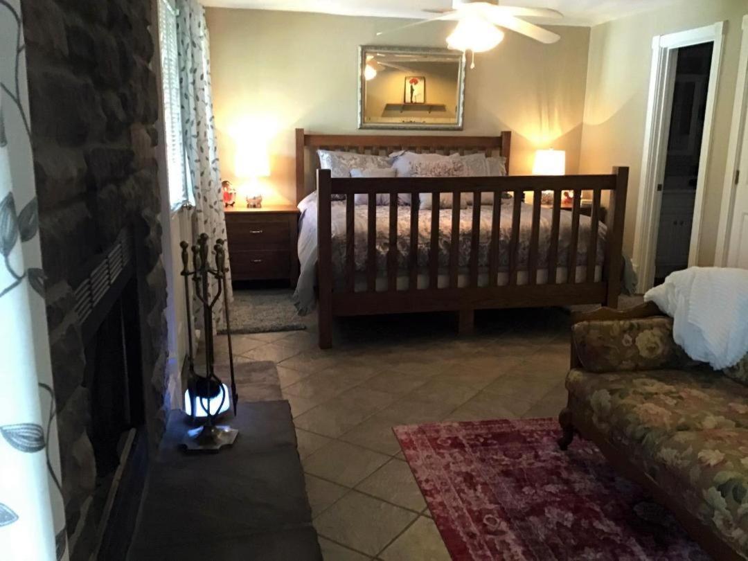 Plain & Fancy Bed & Breakfast Ironton 外观 照片