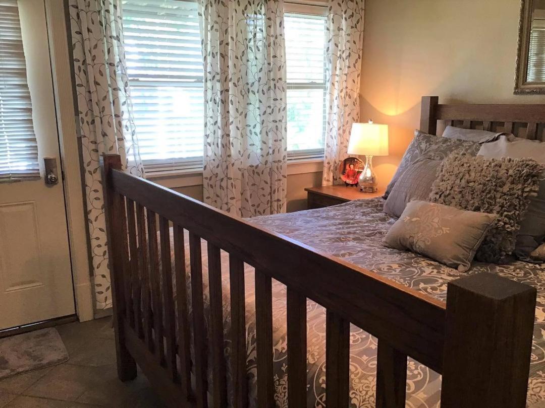 Plain & Fancy Bed & Breakfast Ironton 外观 照片